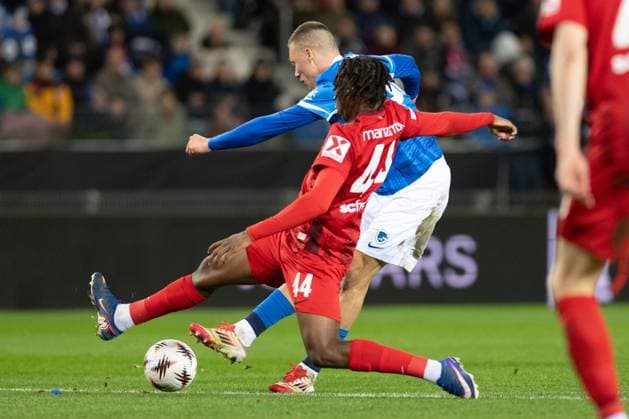 Johan Manzambi 44 SC Freiburg blocks Daan Heymans 38 KRC Genks shot on goal , KRC Genk vs SC Freiburg, Soccer, Europa League 2025 2026, Round of 16, 12 03 2026 Genk Limburg Belgium Copyright: xkolbert-press MarkusxVerwimpx