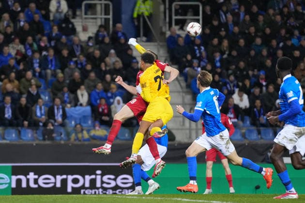 Tobias Lawal KRC Genk, 26 hits Matthias Ginter SC Freiburg, 28 in the penalty area , Belgium, Football, UEFA Europa League, Round of 16 first leg, 2025 2026, KRC Genk vs SC Freiburg, 12 03 2026, KRC Genk Arena, Cegeka Arena, Genk, Belgium Genk KRC Genk Arena, Cegeka Arena Limburg Belgium Copyright: xArnexAmbergx