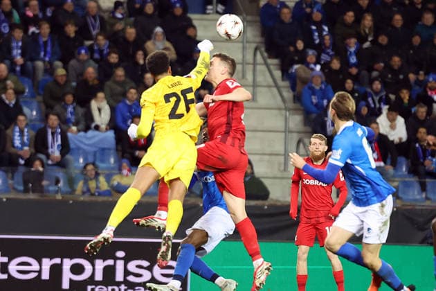 12 03 2026, xrekx, Football UEFA Europa League, KRC Genk SC Freiburg v l Tobias Lawal KRC Genk Matthias Ginter SC Freiburg Zweikampf, Aktion, action, battle for the ball DFL DFB REGULATIONS PROHIBIT ANY USE OF PHOTOGRAPHS as IMAGE SEQUENCES and or QUASI VIDEO Genk