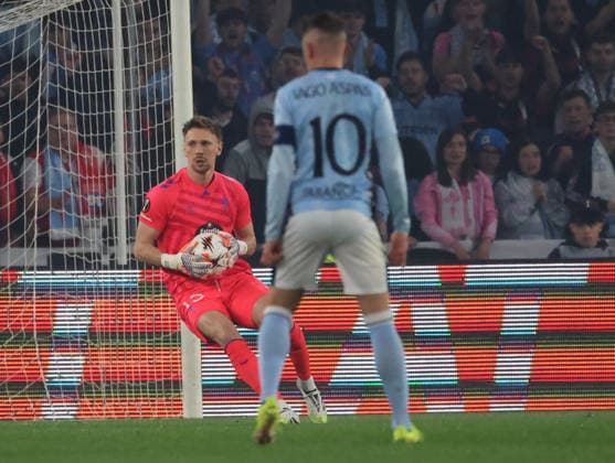 ESP: Real Celta v Olympique Lyonnais, EuropaLeague, 12 March 2026 Ionut Radu of Real Club Celta de Vigo in action during the UEFA Europe League KO poff, 2st leg between Real Club Celta de Vigo and Olympique Lyonnais at Stadium Municipal ABANCA Balaidos on March 12,2026 in Vigo (Spain) (Photo by Luis de la Mata SportPix Sipa USA Vigo Stadium Municipal Balaidos ABANC Galicia Spain Copyright: xLuisxdexlaxMatax xsportPix.org.ux