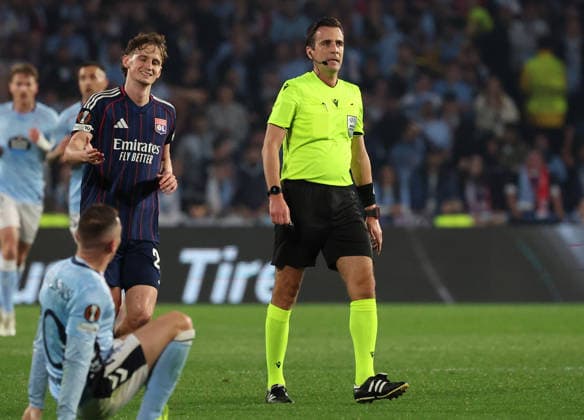 ESP: Real Celta v Olympique Lyonnais, EuropaLeague, 12 March 2026 Erik Lambrechts (BEL) referee in action during the UEFA Europe League KO poff, 2st leg between Real Club Celta de Vigo and Olympique Lyonnais at Stadium Municipal ABANCA Balaidos on March 12,2026 in Vigo (Spain) (Photo by Luis de la Mata SportPix Sipa USA Vigo Stadium Municipal Balaidos ABANC Galicia Spain Copyright: xLuisxdexlaxMatax xsportPix.org.ux