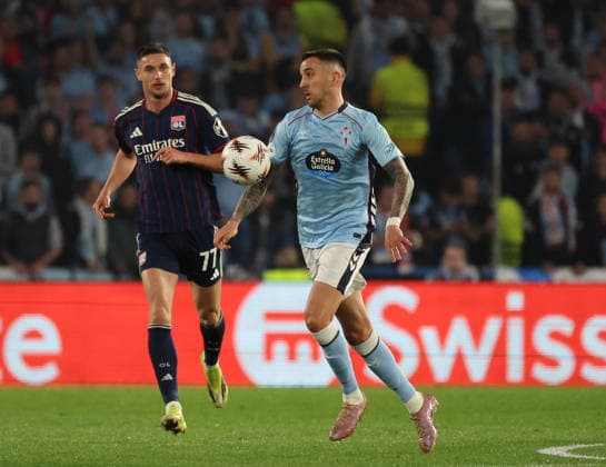 ESP: Real Celta v Olympique Lyonnais, EuropaLeague, 12 March 2026 Roman Yaremchuck of Olympique Lyonnais and Matias Vecino of Real Club Celta de Vigoin action during the UEFA Europe League KO poff, 2st leg between Real Club Celta de Vigo and Olympique Lyonnais at Stadium Municipal ABANCA Balaidos on March 12,2026 in Vigo (Spain) (Photo by Luis de la Mata SportPix Sipa USA Vigo Stadium Municipal Balaidos ABANC Galicia Spain Copyright: xLuisxdexlaxMatax xsportPix.org.ux