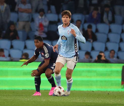 ESP: Real Celta v Olympique Lyonnais, EuropaLeague, 12 March 2026 Marcos Alonso of Real Club Celta de Vigo and Endrick of Olympique Lyonnaisin action during the UEFA Europe League KO poff, 2st leg between Real Club Celta de Vigo and Olympique Lyonnais at Stadium Municipal ABANCA Balaidos on March 12,2026 in Vigo (Spain) (Photo by Luis de la Mata SportPix Sipa USA Vigo Stadium Municipal Balaidos ABANC Galicia Spain Copyright: xLuisxdexlaxMatax xsportPix.org.ux