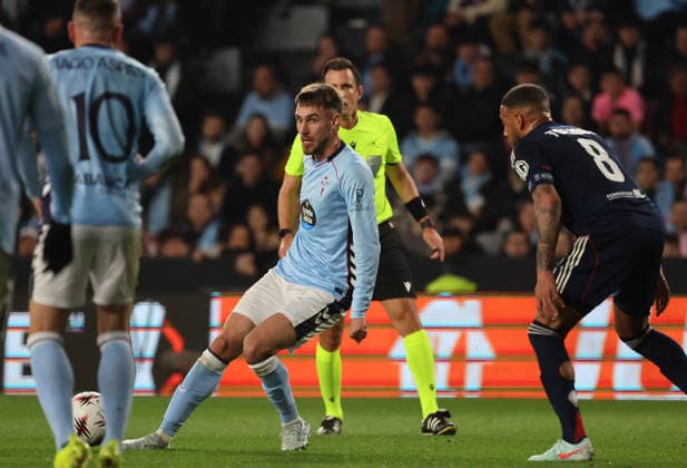 ESP: Real Celta v Olympique Lyonnais, EuropaLeague, 12 March 2026 Oscar Mingueza of Real Club Celta de Vigo in action during the UEFA Europe League KO poff, 2st leg between Real Club Celta de Vigo and Olympique Lyonnais at Stadium Municipal ABANCA Balaidos on March 12,2026 in Vigo (Spain) (Photo by Luis de la Mata SportPix Sipa USA Vigo Stadium Municipal Balaidos ABANC Galicia Spain Copyright: xLuisxdexlaxMatax xsportPix.org.ux