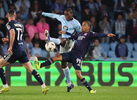 ESP: Real Celta v Olympique Lyonnais, EuropaLeague, 12 March 2026 Nartey of Lyon and Ilaix Moriba of Real Club Celta de Vigo + in action during the UEFA Europe League KO poff, 2st leg between Real Club Celta de Vigo and Olympique Lyonnais at Stadium Municipal ABANCA Balaidos on March 12,2026 in Vigo (Spain) (Photo by Luis de la Mata SportPix Sipa USA Vigo Stadium Municipal Balaidos ABANC Galicia Spain Copyright: xLuisxdexlaxMatax xsportPix.org.ux