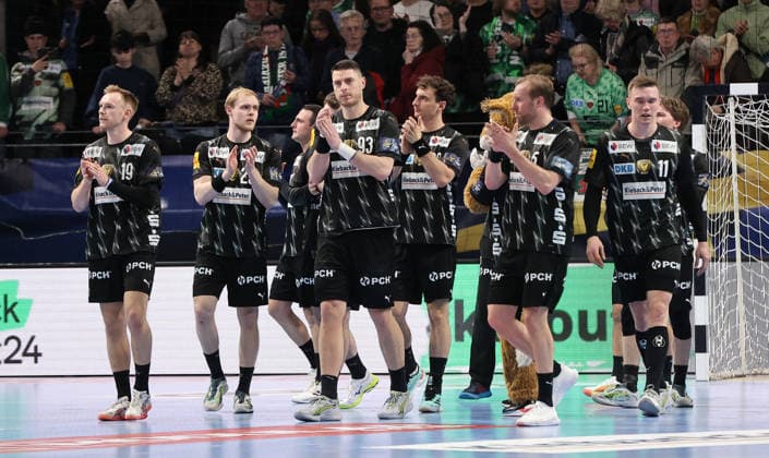 Füchse team disappointed at the lap of honor after the end of the game Disappointment Sport Handball CL Champions League Champions League Men 14 Matchday Season 2025 2026 12 03 2026 Füchse Berlin vs HBC Nantes in the Max Schmeling Halle