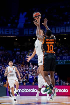 ESP Real Madrid v Valencia Basket Euroleague Trey Lyles of Real Madrid and Moore Valencia during the Euroleague match, between Real Madrid and Valencia Basket played at Movistar Arena Stadium on March 12, 2026 in Madrid Spain Madrid Spain Basketball Copyright: xAlbaxPachecox xAgenciaxLOFx