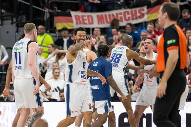 Basketball, Euroleague, 20260312, FC Bayern Munich Anadolu Efes Istanbul In the picture Final cheer, Nick WEILER BABB Istanbul, 8 Munich SAP Garden Bayern Germany Copyright: Passion2Press.dex xMarkusxFischex