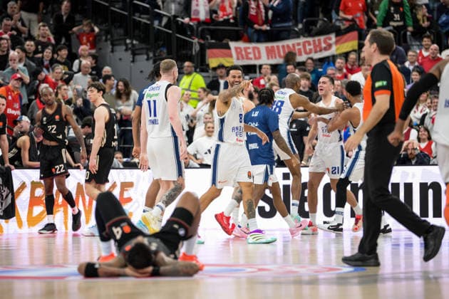Basketball, Euroleague, 20260312, FC Bayern Munich Anadolu Efes Istanbul In the picture Final cheer Nick WEILER BABB Istanbul, 8 Munich SAP Garden Bayern Germany Copyright: Passion2Press.dex xMarkusxFischex