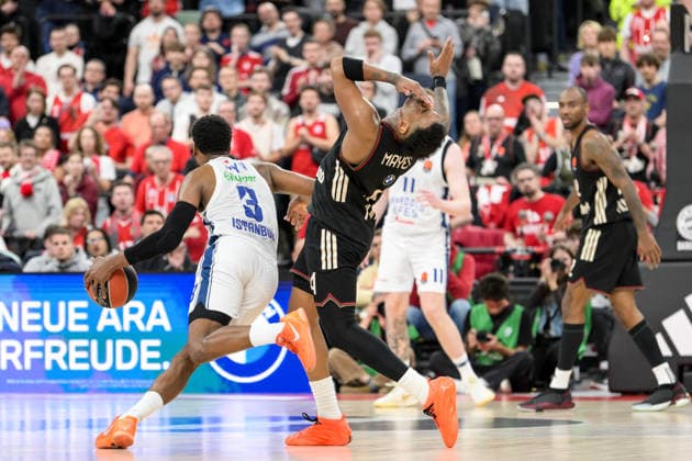 Basketball, Euroleague, 20260312, FC Bayern Munich Anadolu Efes Istanbul Pictured from l Jordan LOYD Istanbul, 3 , Xavier RATHAN MAYES Bayern, 4 Munich SAP Garden Bayern Germany Copyright: Passion2Press.dex xMarkusxFischex