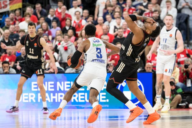 Basketball, Euroleague, 20260312, FC Bayern Munich Anadolu Efes Istanbul Pictured from l Shane LARKIN Istanbul, 0 , 3, Neno DIMITRIJEVIC Bayern, 0 , 4 Munich SAP Garden Bayern Germany Copyright: Passion2Press.dex xMarkusxFischex