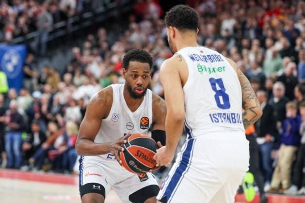 Jordan Loyd Anadolu Efes Istanbul, 03 with Nick Weiler Babb Anadolu Efes Istanbul, 08 , GER, FC Bayern Basketball vs Anadolu Efes Istanbul, Basketball, Euroleague, Matchday 31, Season 2025 2026, 12 03 2026, GER, FC Bayern Basketball vs Anadolu Efes Istanbul, Basketball, Euroleague, Matchday 31, Season 2025 2026, 12 03 2026 Munich Copyright: xEibner-Pressefoto JennixMaulx EP_JML