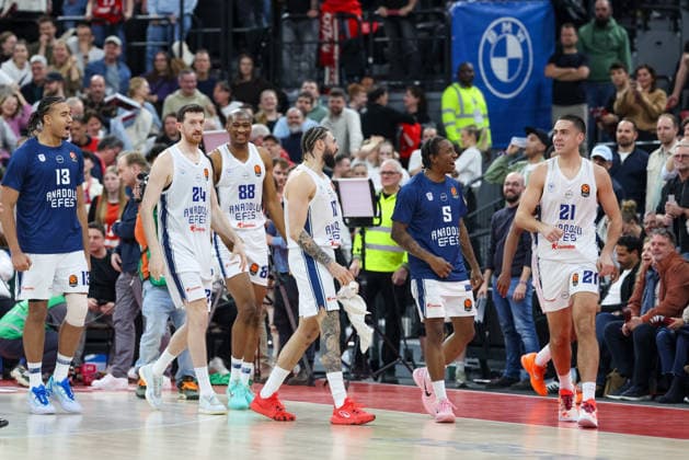 The Anadolu Efes Istanbul team celebrates victory, Emotions, GER, FC Bayern Basketball vs Anadolu Efes Istanbul, Basketball, Euroleague, Matchday 31, 2025 2026 season, 12 03 2026, GER, FC Bayern Basketball vs Anadolu Efes Istanbul, Basketball, Euroleague, Matchday 31, 2025 2026 season, 12 03 2026 Munich Copyright: xEibner-Pressefoto JennixMaulx EP_JML