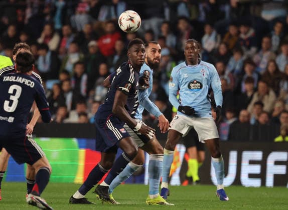 ESP: Real Celta v Olympique Lyonnais, EuropaLeague, 12 March 2026 Borja Iglesias of Real Club Celta de Vigo and Moussa Niakhate of Olympique Lyonnais action during the UEFA Europe League KO poff, 2st leg between Real Club Celta de Vigo and Olympique Lyonnais at Stadium Municipal ABANCA Balaidos on March 12,2026 in Vigo (Spain) (Photo by Luis de la Mata SportPix Sipa USA Vigo Stadium Municipal Balaidos ABANC Galicia Spain Copyright: xLuisxdexlaxMatax xsportPix.org.ux