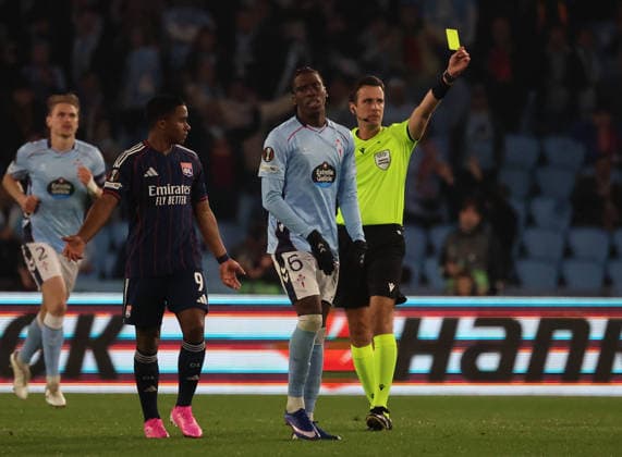 ESP: Real Celta v Olympique Lyonnais, EuropaLeague, 12 March 2026 Erik Lambrechts (BEL) referee show yelow card to Ilaix Moriba of Real Club Celta de Vigo in action during the UEFA Europe League KO poff, 2st leg between Real Club Celta de Vigo and Olympique Lyonnais at Stadium Municipal ABANCA Balaidos on March 12,2026 in Vigo (Spain) (Photo by Luis de la Mata SportPix Sipa USA Vigo Stadium Municipal Balaidos ABANC Galicia Spain Copyright: xLuisxdexlaxMatax xsportPix.org.ux