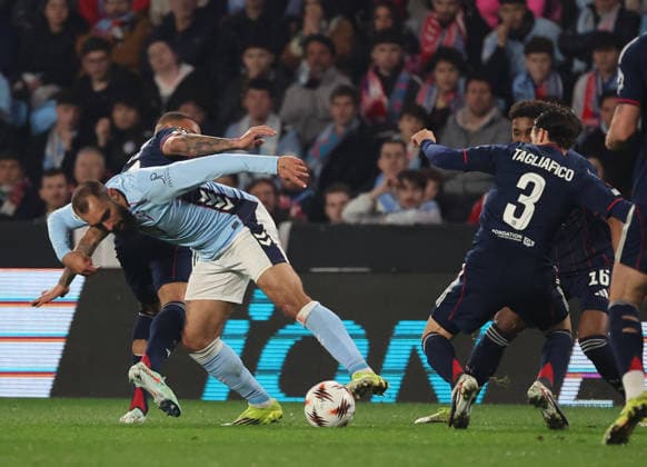 ESP: Real Celta v Olympique Lyonnais, EuropaLeague, 12 March 2026 Borja Iglesias of Real Club Celta de Vigo in action during the UEFA Europe League KO poff, 2st leg between Real Club Celta de Vigo and Olympique Lyonnais at Stadium Municipal ABANCA Balaidos on March 12,2026 in Vigo (Spain) (Photo by Luis de la Mata SportPix Sipa USA Vigo Stadium Municipal Balaidos ABANC Galicia Spain Copyright: xLuisxdexlaxMatax xsportPix.org.ux