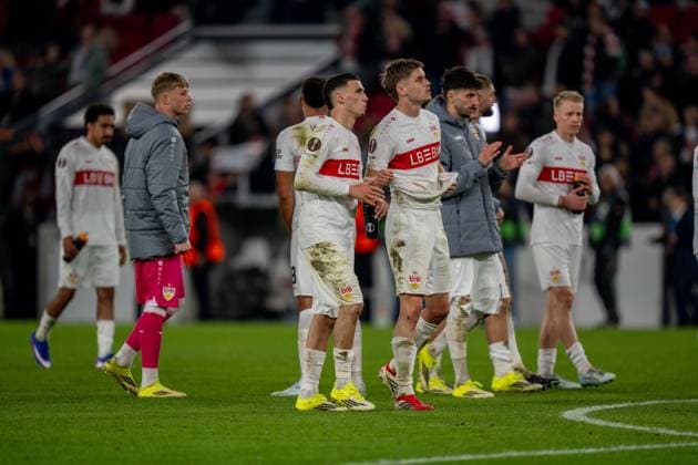 Bilal El Khannouss VfB Stuttgart, 11 and Ramon Hendriks VfB Stuttgart, 03 look disappointed into the fan curve, VfB Stuttgart vs FC Porto, football, Europa League, round of 16, first leg, 12 03 2026 Stuttgart Baden Wuerttemberg Germany Copyright: xkolbert-press PhilipxZieglerx