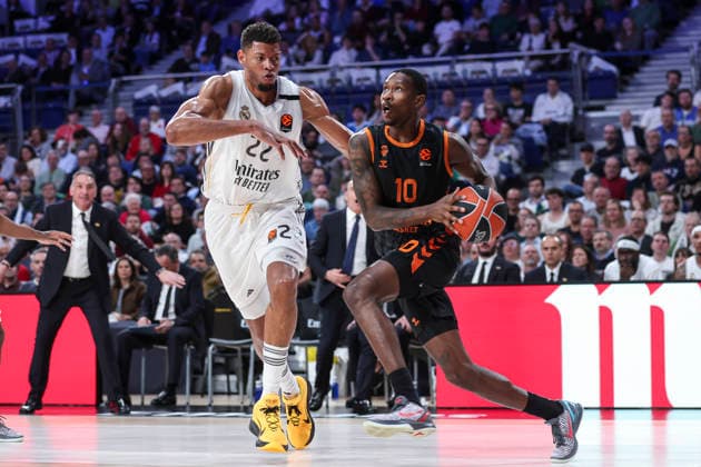 March 12, 2026, Madrid, Madrid, Spain: Walter Tavares of Real Madrid and Omari Moore of Valencia Basket in action during the Turkish Airlines EuroLeague match between Real Madrid and Valencia Basket at Movistar Arena on March 12, 2026 in Madrid, Spain. Madrid Spain - ZUMAa181 20260312_zaa_a181_122 Copyright: xIrinaxR.xHipolitox