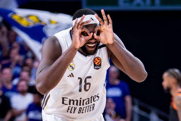 Real Madrid v Valencia Basket - Euroleague 2025 2026 Usman Garuba of Real Madrid celebrates during the EuroLeague Regular Season Round 31 match between Real Madrid and Valencia Basket at Movistar Arena on March 12, 2026 in Madrid, Spain. Madrid Movistar Arena Madrid Spain Copyright: xAlbertoxGardinx AGardin_20260312_Basket_Euro_Rea_Mad_Val_0564