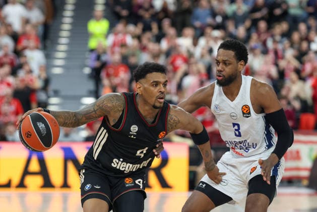 Xavier Rathan Mayes FC Bayern Basketball, 04 with Jordan Loyd Anadolu Efes Istanbul, 03 , GER, FC Bayern Basketball vs Anadolu Efes Istanbul, Basketball, Euroleague, Matchday 31, Season 2025 2026, 12 03 2026, GER, FC Bayern Basketball vs Anadolu Efes Istanbul, Basketball, Euroleague, Matchday 31, Season 2025 2026, 12 03 2026 Munich Copyright: xEibner-Pressefoto JennixMaulx EP_JML