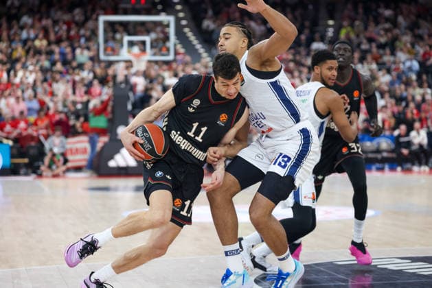 Vladimir Lucic FC Bayern Basketball, 11 with Brice Dessert Anadolu Efes Istanbul, 13 , GER, FC Bayern Basketball vs Anadolu Efes Istanbul, Basketball, Euroleague, Matchday 31, Season 2025 2026, 12 03 2026, GER, FC Bayern Basketball vs Anadolu Efes Istanbul, Basketball, Euroleague, Matchday 31, Season 2025 2026, 12 03 2026 Munich Copyright: xEibner-Pressefoto JennixMaulx EP_JML