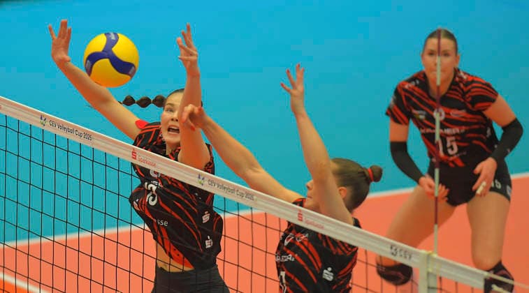 12 3 2026, Dresdens Florentine Rosemann and Dresdens Lorena Lorber Fijok block successfully while blocking, Volleyball, CEV Cup, semi-final, Dresdner SC Reale Mutua Fenera Chieri, c Dresden