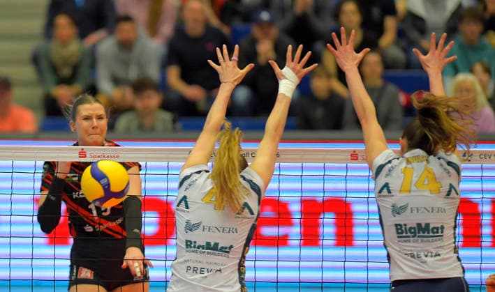 12 3 2026, Dresdens Marta Levinska successful against Chieris Laura Künzler and Anastasia Ceculaev, Volleyball, CEV Cup, semi-final, Dresdner SC Reale Mutua Fenera Chieri, c Dresden