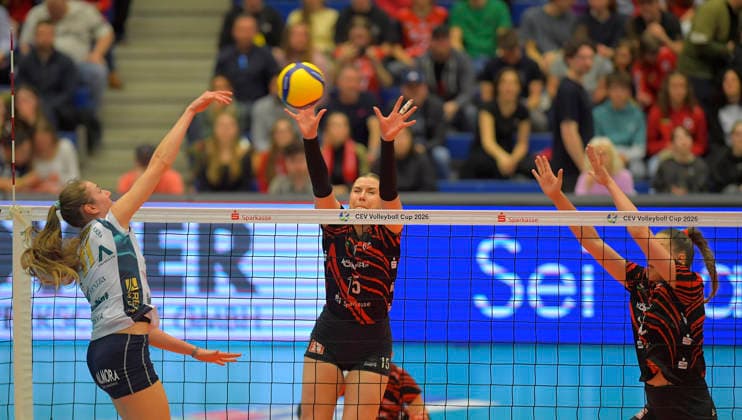 12 3 2026, Dresdens Marta Levinska and Dresdens Lorena Lorber Fijok block, Volleyball, CEV Cup, semi-final, Dresdner SC Reale Mutua Fenera Chieri, c Dresden