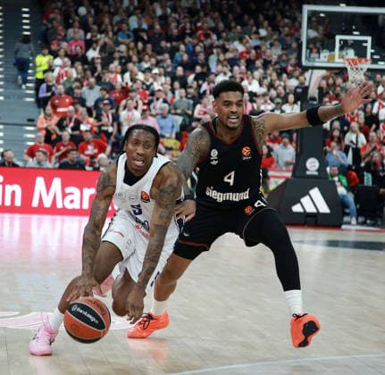from left S LEE Istanbul , Xavier RATHAN MAYES Muenchen , Basketball, Euro League 2025 26, FC Bayern München Basketball vs Anadolu Efes Istanbul, 12 03 26 06 02 25, SAP Garden, Muenchen, Copyright: WolfgangxFehrmann