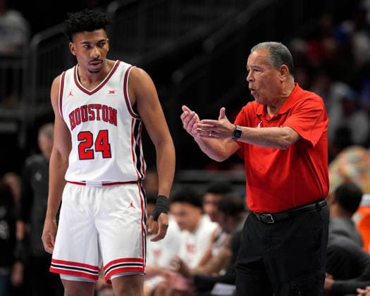 MAR 12 2026: Houston head coach Kelvin Sampson gives some in game instruction to Houston Cougars forward Chase McCarty (24) in the Big 12 Championship Tournament at T-Mobile center, Kansas City, Missouri. CSM. Kansas City United States - ZUMAc04_ 20260312_zma_c04_237 Copyright: xJonxRobichaudx