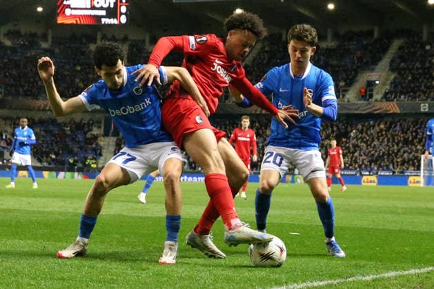 12 03 2026, xrekx, Football UEFA Europa League, KRC Genk SC Freiburg v l Zakaria El Ouahdi KRC Genk Derry Scherhant SC Freiburg Konstantinos Karetsas KRC Genk Zweikampf, Aktion, action, battle for the ball DFL DFB REGULATIONS PROHIBIT ANY USE OF PHOTOGRAPHS as IMAGE SEQUENCES and or QUASI VIDEO Genk