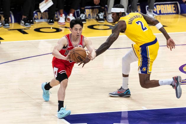 March 12, 2026, Los Angeles, California, USA: Chicago BullsÃ¢â‚¬â ¢ Yuki Kawamura (8) is defended by Los Angeles LakersÃ¢â‚¬â ¢ Jarred Vanderbilt (2) during an NBA, Basketball Herren, USA basketball game at Crypto.com Arena on Thursday, March 12, 2026 in Los Angeles. Los Angeles USA - ZUMAc68_ 20260312_zaf_c68_048 Copyright: xRingoxChiux