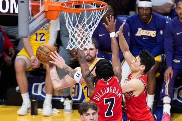 March 12, 2026, Los Angeles, California, USA: Los Angeles LakersÃ¢â‚¬â ¢ Luka DonÄÂiÄ¡ (77) is defended by Chicago BullsÃ¢â‚¬â ¢ Yuki Kawamura (8) and Rob Dillingham (7) during an NBA, Basketball Herren, USA basketball game at Crypto.com Arena on Thursday, March 12, 2026 in Los Angeles. NBA 2026: Bulls Vs Lakers  - ZUMAc68_ 20260312_zaf_c68_055 Copyright: xRingoxChiux