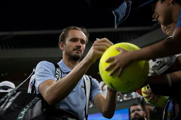 March 12, 2026, Indian Wells, California, USA: DANIIL MEDVEDEV of Russia signs autographs after winning his quarterfinal match against Jack Draper of Great Britain at the BNP Paribas Open at Indian Wells Tennis Garden on March 12, 2026 in Indian Wells, CA. Indian Wells USA - ZUMAl140 20260312_aap_l140_060 Copyright: xShelleyxLiptonx