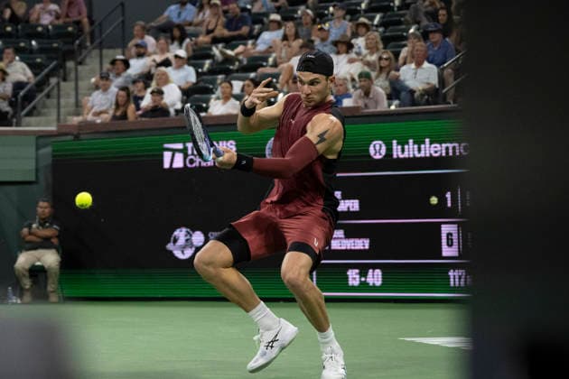 March 12, 2026, Indian Wells, California, USA: JACK DRAPER of Great Britain hits a forehand against Daniil Medvedev of Russia during their quarterfinal match at the BNP Paribas Open at Indian Wells Tennis Garden on March 12, 2026 in Indian Wells, CA. Indian Wells USA - ZUMAl140 20260312_aap_l140_062 Copyright: xShelleyxLiptonx