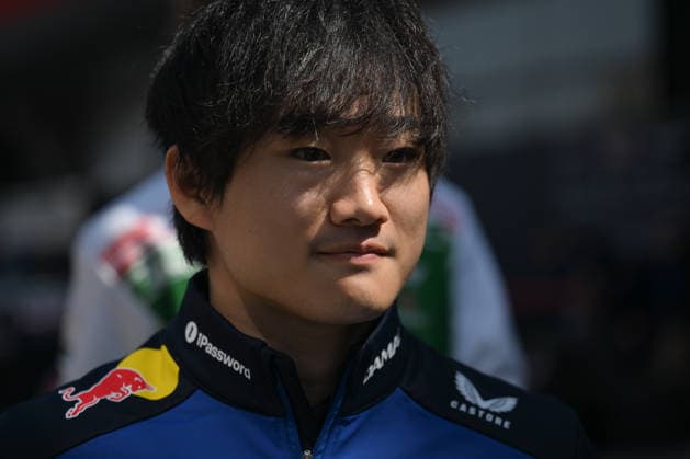 F1 Chinese Grand Prix 2026 - Sprint Qualifying SHANGHAI, CHINA - MARCH 13: Yuki Tsunoda, Test and Reserve Driver for Oracle Red Bull Racing, is surrounded by fans while walking through the paddock at the Shanghai International Circuit before the Sprint Qualifying of the 2026 Chinese Grand Prix, in Shanghai, China, on March 13, 2026. Shanghai China  Copyright: xArturxWidakx originalFilename:widak-f1chines260313_npa0C.jpg