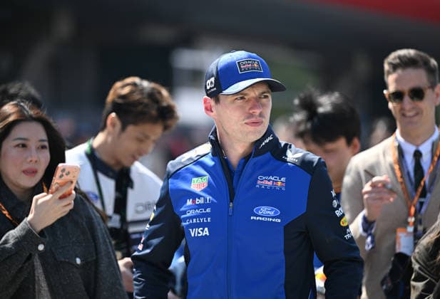 F1 Chinese Grand Prix 2026 - Sprint Qualifying SHANGHAI, CHINA - MARCH 13: Four-time Formula 1 World Champion Max Verstappen of the Oracle Red Bull Racing Team is surrounded by fans while walking through the paddock at the Shanghai International Circuit before the Sprint Qualifying of the 2026 Chinese Grand Prix, in Shanghai, China, on March 13, 2026. Shanghai China  Copyright: xArturxWidakx originalFilename:widak-f1chines260313_npzUe.jpg