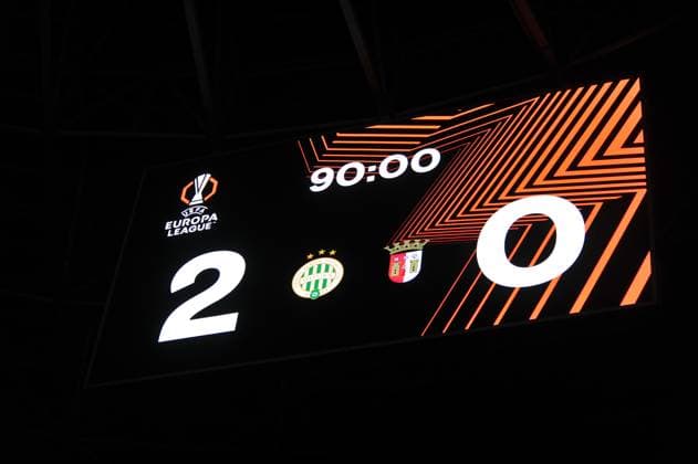 Fußball, EL, Ferencvaros Budapest - Sporting Braga Ferencvarosi TC v SC Braga - UEFA Europa League 2025 26 Round of 16 First Leg A scoreboard displays the results of the Europa League round of 16 first leg match between Ferencvarosi TC and SV Braga in Budapest, Hungary, on March 12. Budapest Budapest Hungary  Copyright: xBalintxSzentgallayx originalFilename:szentgallay-ferencva260312_npbjQ.jpg
