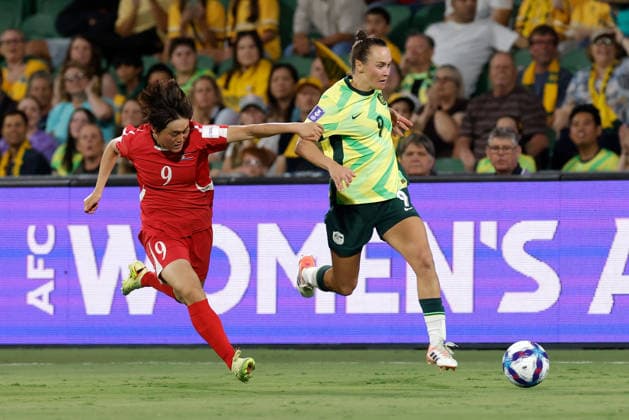 SOCCER ASIAN CUP MATILDAS DPR KOREA, Caitlin Foord of Australia runs the ball under pressure from Kim Song-Gyong of North Korea during the AFC Women™s Asian Cup Quarter Final match between Australia and Democratic People s Republic of Korea (DPR) at HBF Park in Perth, Friday, March 13, 2026. ( NO ARCHIVING, EDITORIAL USE ONLY PERTH WESTERN AUSTRALIA AUSTRALIA  Copyright: xRICHARDxWAINWRIGHTx 20260313111605726706
