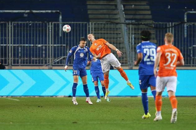 Magdeburg, Saxony-Anhalt, Germany, 13 03 2026 Avnet Arena 26 Matchday, Season 2025 26, 2 Soccer Bundesliga 1 FC Magdeburg Darmstadt 98 Falko Michel 21, 1 FC Magdeburg and Isac Lidberg 7, SV Darmstadt 98 in a header duel, Rayan Ghrieb 29, 1 FC Magdeburg and Fabian Holland 32, SV Darmstadt 98 look on Copyright: xdtsxNachrichtenagenturx dts_110622