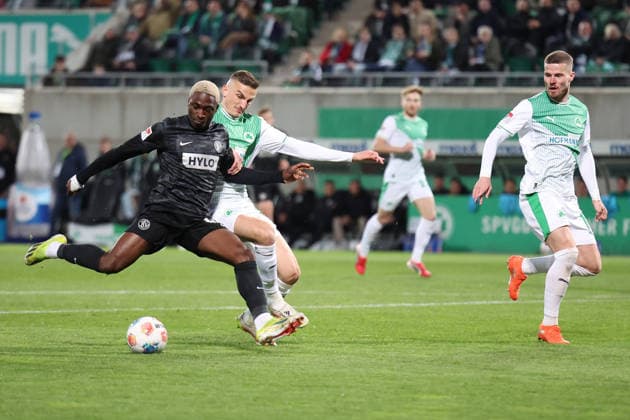 13 03 2026, xrekx, Fußball 2 Bundesliga, SpVgg Greuther Fuerth SV Elversberg v l David Mokwa SV 07 Elversberg Philipp Ziereis SpVgg Greuther Fuerth Zweikampf, Aktion, action, battle for the ball Jan Elvedi SpVgg Greuther Fuerth DFL DFB REGULATIONS PROHIBIT ANY USE OF PHOTOGRAPHS as IMAGE SEQUENCES and or QUASI VIDEO Fuerth