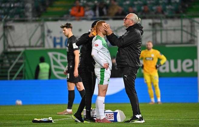 13 03 2026 Soccer Season 2025 2026 2 Soccer Bundesliga 26 Matchday SpVgg Greuther Fürth Kleeblatt SGF SV Elversberg SVE Sportfoto Zink MeZi xmexzix DFL regulations prohibit any use of photographs as image sequences and or quasi video only for editorial use Paul Will 13, SpVgg Greuther Fürth Dr Ekkehardt Templer Team Doctor SpVgg Greuther Fürth