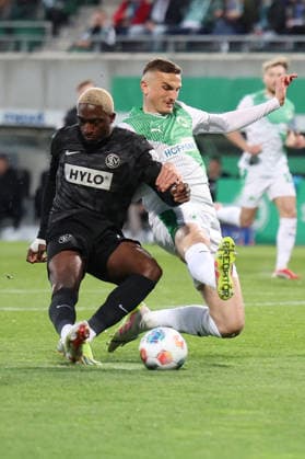 13 03 2026, xrekx, Fußball 2 Bundesliga, SpVgg Greuther Fuerth SV Elversberg v l David Mokwa SV 07 Elversberg Philipp Ziereis SpVgg Greuther Fuerth Zweikampf, Aktion, action, battle for the ball DFL DFB REGULATIONS PROHIBIT ANY USE OF PHOTOGRAPHS as IMAGE SEQUENCES and or QUASI VIDEO Fuerth