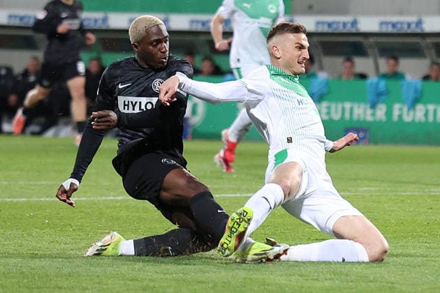 13 03 2026, xrekx, Fußball 2 Bundesliga, SpVgg Greuther Fuerth SV Elversberg v l David Mokwa SV 07 Elversberg Philipp Ziereis SpVgg Greuther Fuerth Zweikampf, Aktion, action, battle for the ball DFL DFB REGULATIONS PROHIBIT ANY USE OF PHOTOGRAPHS as IMAGE SEQUENCES and or QUASI VIDEO Fuerth
