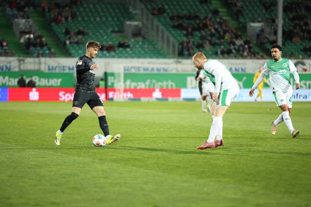 13 03 2026, xrekx, Soccer 2 Bundesliga, SpVgg Greuther Fuerth SV Elversberg v l Lukas Petkov SV 07 Elversberg Paul Will SpVgg Greuther Fuerth DFL DFB REGULATIONS PROHIBIT ANY USE OF PHOTOGRAPHS as IMAGE SEQUENCES and or QUASI VIDEO Fuerth