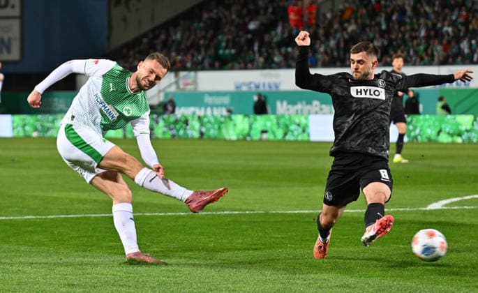 13 03 2026 Soccer Season 2025 2026 2 Soccer Bundesliga 26 Matchday SpVgg Greuther Fürth Kleeblatt SGF SV Elversberg SVE Sportfoto Zink xwoxzix DFL regulations prohibit any use of photographs as image sequences and or quasi video only for editorial use Dennis Srbeny 7, SpVgg Greuther Fürth Lukasz Poreba 8, SV Elversberg Chance Torchance