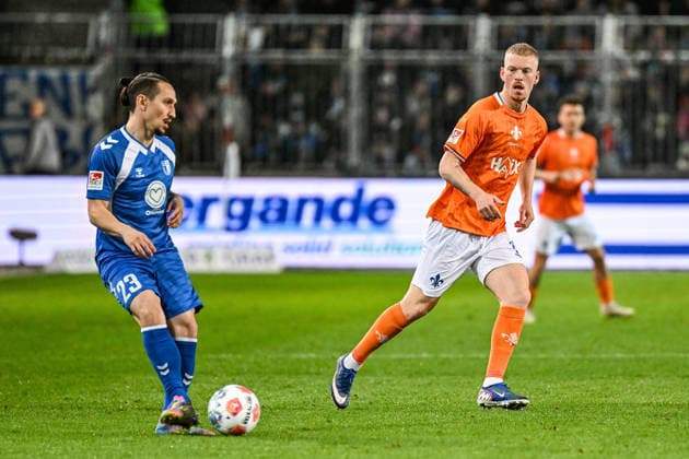 Soccer I Men I Season 2025 2026 I 2 Bundesliga I 26 Matchday I 1 FC Magdeburg SV Darmstadt 98 I 13 03 2026 Baris Atik 23, 1 FC Magdeburg plays the ball, Kai Klefisch 17, SV Darmstadt 98 follows him Magdeburg Avnet Arena Heinz Krügel Platz 1 Saxony Anhalt Germany Copyright: xLobeca InesxHähnelx