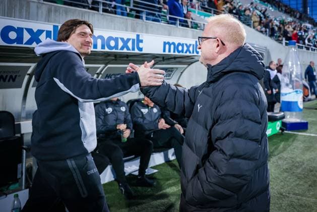 Head coach Vincent Wagner SV 07 Elversberg , left, greets head coach Heiko Vogel Spvgg Greuther Fuerth , Spvgg Greuther Fuerth vs SV Elversberg Football, Men, 2 Bundesliga, Season 2025 2026, Second round, Matchday 26, 13 03 2026 DFB regulations prohibit any use of photographs as image sequences and or quasi video Fuerth Bayern Germany Copyright: xkolbert-press MartinxAgüerax