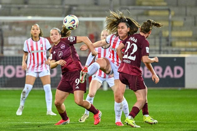 Laura Miller (1. FC Nuernberg, 09), Svenja Foelmli (SC Freiburg, 09), Julia Pollak (1. FC Nuernberg, 22) im Duell. GER, SC Freiburg - 1. FC Nuernberg, Frauen-Fussball, Google Pixel Frauen-Bundesliga, 20. Spieltag, Saison 2025 2026, 13.03.2026 DFB REGULATIONS PROHIBIT ANY USE OF PHOTOGRAPHS AS IMAGE SEQUENCES AND OR QUASI-VIDEO GER, SC Freiburg - 1. FC Nuernberg, Frauen-Fussball, Google Pixel Frauen-Bundesliga, 20. Spieltag, Saison 2025 2026, 13.03.2026 Freiburg *** Laura Miller 1 FC Nuernberg, 09 , Svenja Foelmli SC Freiburg, 09 , Julia Pollak 1 FC Nuernberg, 22 in duel GER, SC Freiburg 1 FC Nuernberg, Women Soccer, Google Pixel Women Bundesliga, 20 Matchday, Season 2025 2026, 13 03 2026 DFB REGULATES PROHIBIT ANY USE OF PHOTOGRAPHS AS IMAGE SEQUENCES AND OR QUASI VIDEO GER, SC Freiburg 1 FC Nuernberg, Womens football, Google Pixel Womens Bundesliga, Matchday 20, Season 2025 2026, 13 03 2026 Freiburg Copyright: xEibner-Pressefoto ThomasxHessx EP_THS