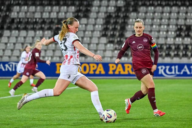 Luca Birkholz SC Freiburg, 23 on the ball and in front of Luisa Guttenberger 1 FC Nuernberg, 04 GER, SC Freiburg 1 FC Nuernberg, Women Football, Google Pixel Women Bundesliga, Matchday 20, Season 2025 2026, 13 03 2026 DFB REGULATIONS PROHIBIT ANY USE OF PHOTOGRAPHS AS IMAGE SEQUENCES AND OR QUASI VIDEO GER, SC Freiburg 1 FC Nuernberg, Women Football, Google Pixel Women Bundesliga, Matchday 20, Season 2025 2026, 13 03 2026 Freiburg Copyright: xEibner-Pressefoto ThomasxHessx EP_THS